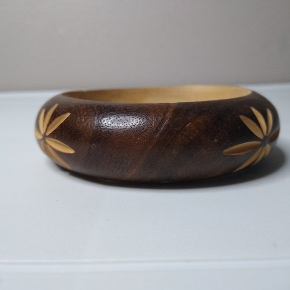 Vintage Wood Flower Bangle - Picture 3 of 13
